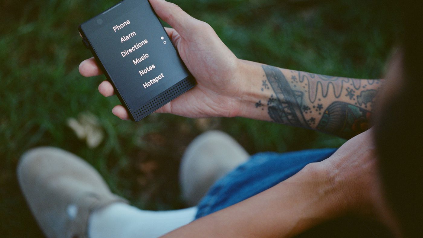 Why People Are Ditching Smartphones for Dumbphones