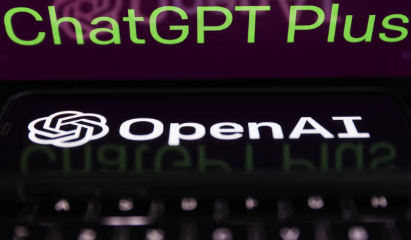 The search engine answers queries